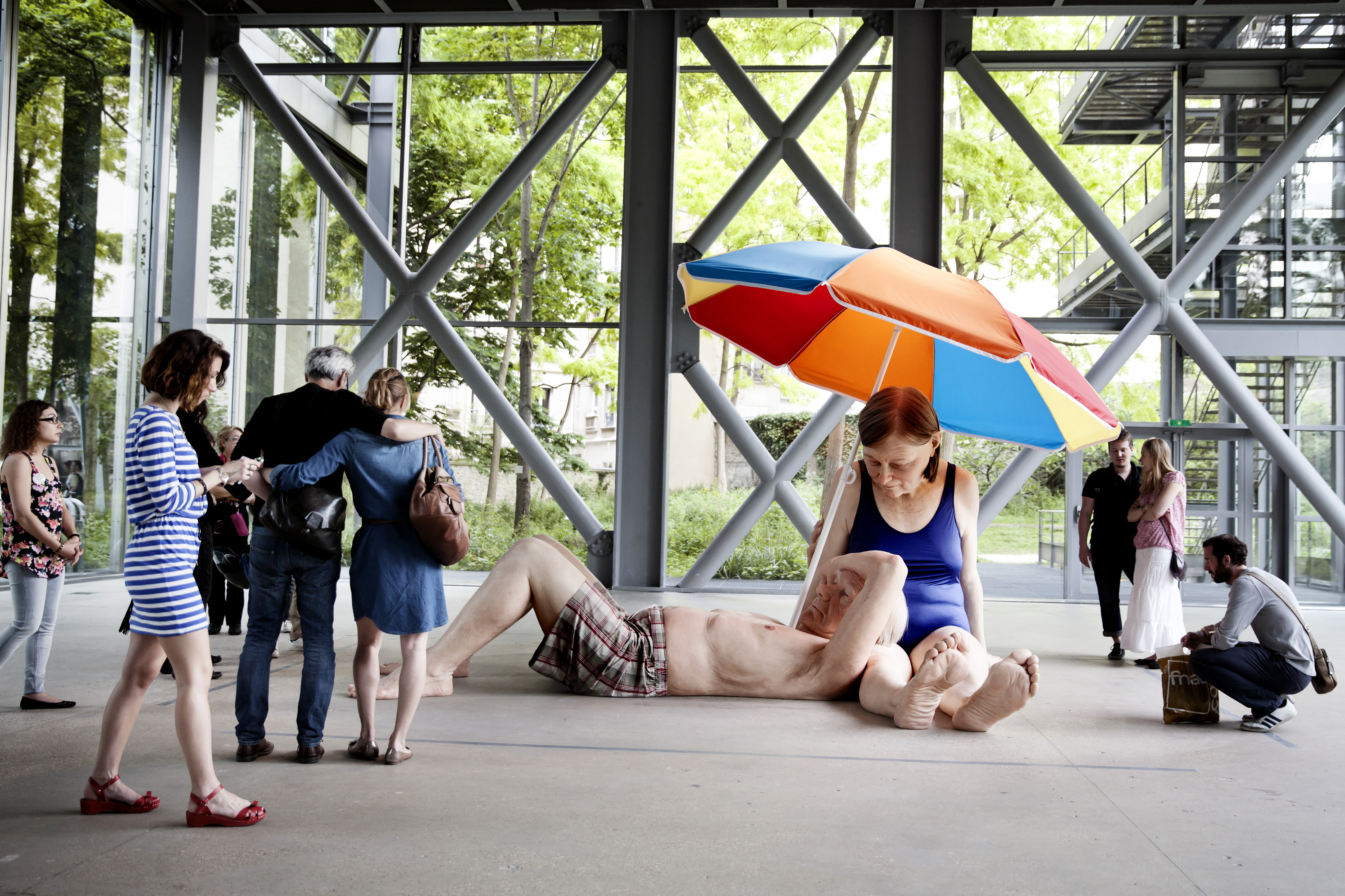 Ron Mueck, Couple Under an umbrella, 2013 Courtesy Hauser & Wirth/Anthony d'Offay, Loondres